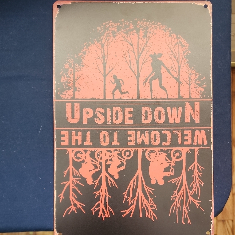Upside Down Welcome Sign (Metal)
